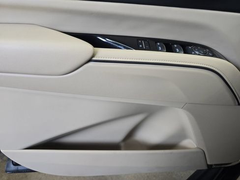 Used 2024 Cadillac Escalade ESV Premium Luxury AWD/4WD image 27