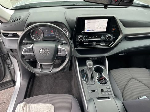 Used 2023 Toyota Highlander LE FWD image 15