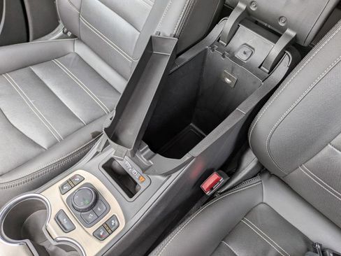 Certified 2023 GMC Terrain Denali AWD/4WD image 24