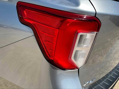 Used 2022 Ford Explorer XLT image 26