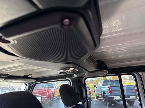 Used 2023 Jeep Gladiator Sport image 11