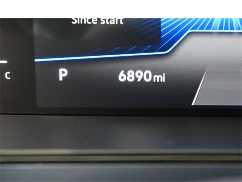 Used 2024 Volkswagen Taos SE image 18