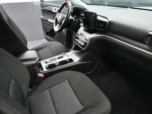 Used 2022 Ford Explorer XLT image 18
