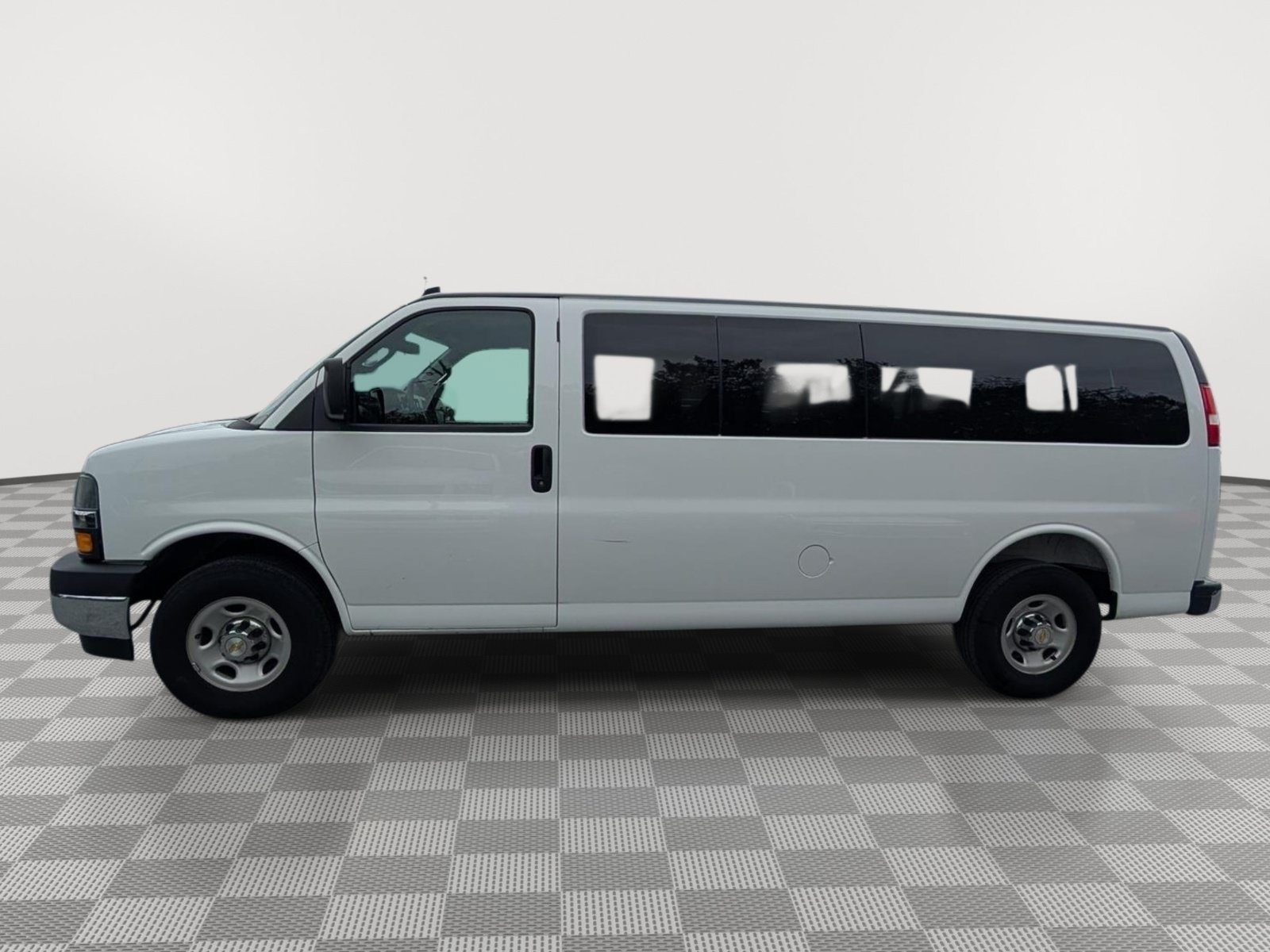 Used 2025 Chevrolet Express 3500 LT w/ LT Preferred Equipment Group RWD image 2