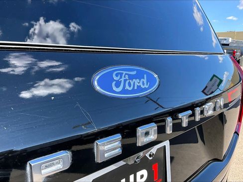 Certified 2025 Ford Expedition Platinum w/ Platinum Ultimate Package image 16