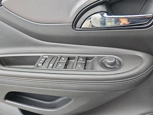 Used 2022 Buick Encore Preferred image 34