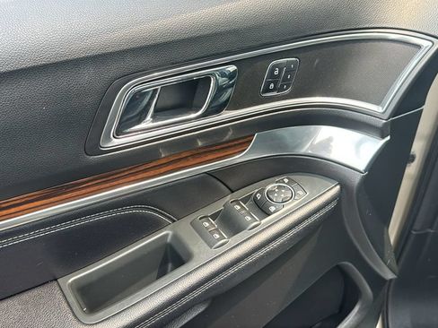 Used 2017 Ford Explorer Limited w/ Equipment Group 301A AWD/4WD image 14