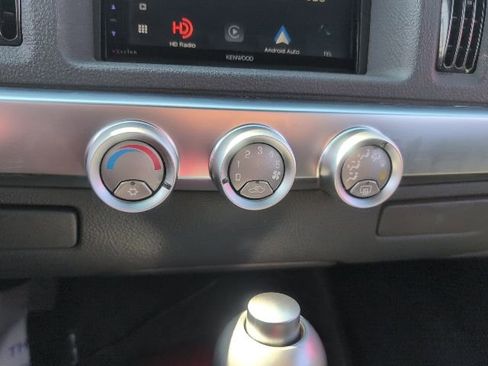 Used 2004 Chevrolet SSR w/ Preferred Equipment Group image 27