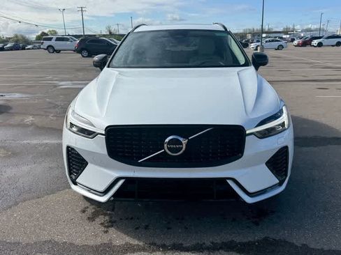 Used 2023 Volvo XC60 B5 Plus w/ Climate Package AWD/4WD image 2
