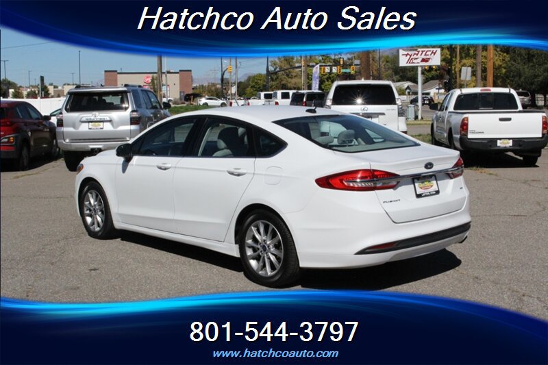 Used 2017 Ford Fusion SE FWD image 3