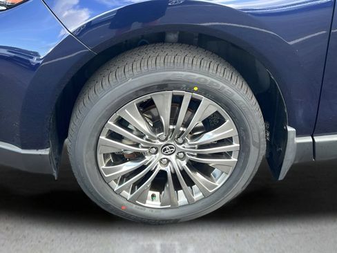 Certified 2023 Toyota Venza XLE AWD/4WD image 24