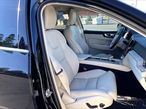 Used 2023 Volvo XC60 T8 Ultimate w/ Climate Package image 10