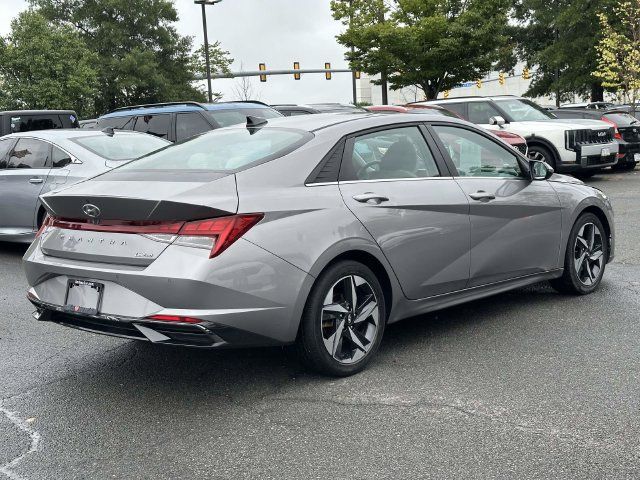 Used 2021 Hyundai Elantra Limited FWD image 2