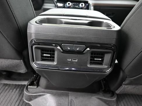 Used 2024 GMC Sierra 1500 AT4 w/ Technology Package AWD/4WD image 25