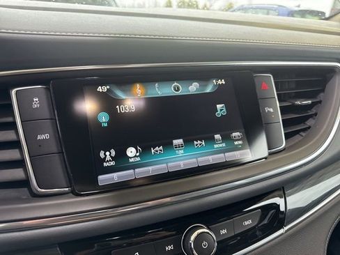 Used 2019 Buick Enclave Essence image 17