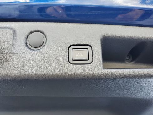 Used 2023 Chevrolet Equinox Premier image 47