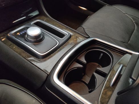 Used 2015 Chrysler 300 C RWD image 26