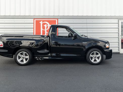 Used 2004 Ford F150 Lightning RWD image 34