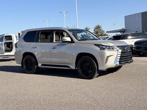 Used 2016 Lexus LX 570 4WD w/ Luxury Package image 4