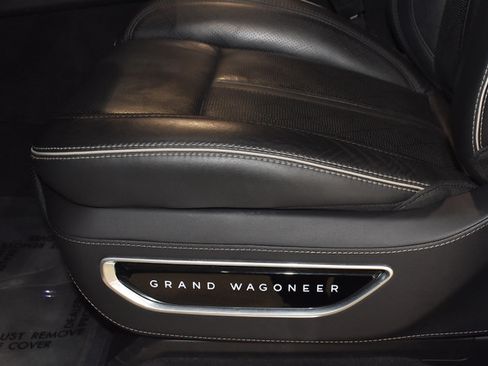 Used 2022 Jeep Grand Wagoneer Series II AWD/4WD image 33