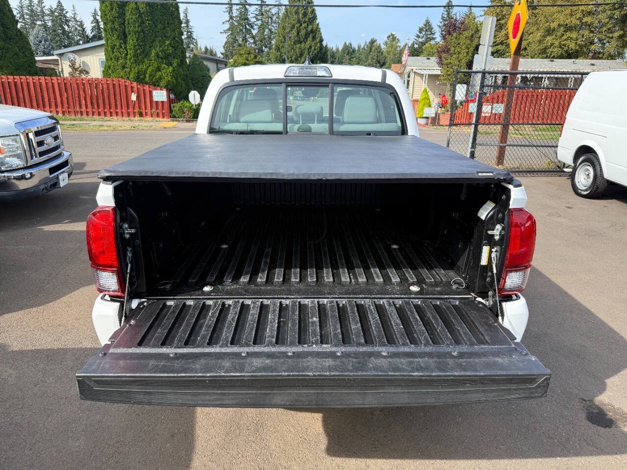 Used 2018 Toyota Tacoma SR w/ SR Convenience Package RWD image 9