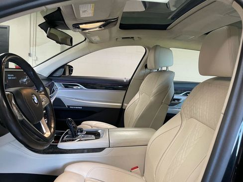 Used 2018 BMW 750i xDrive AWD/4WD image 17