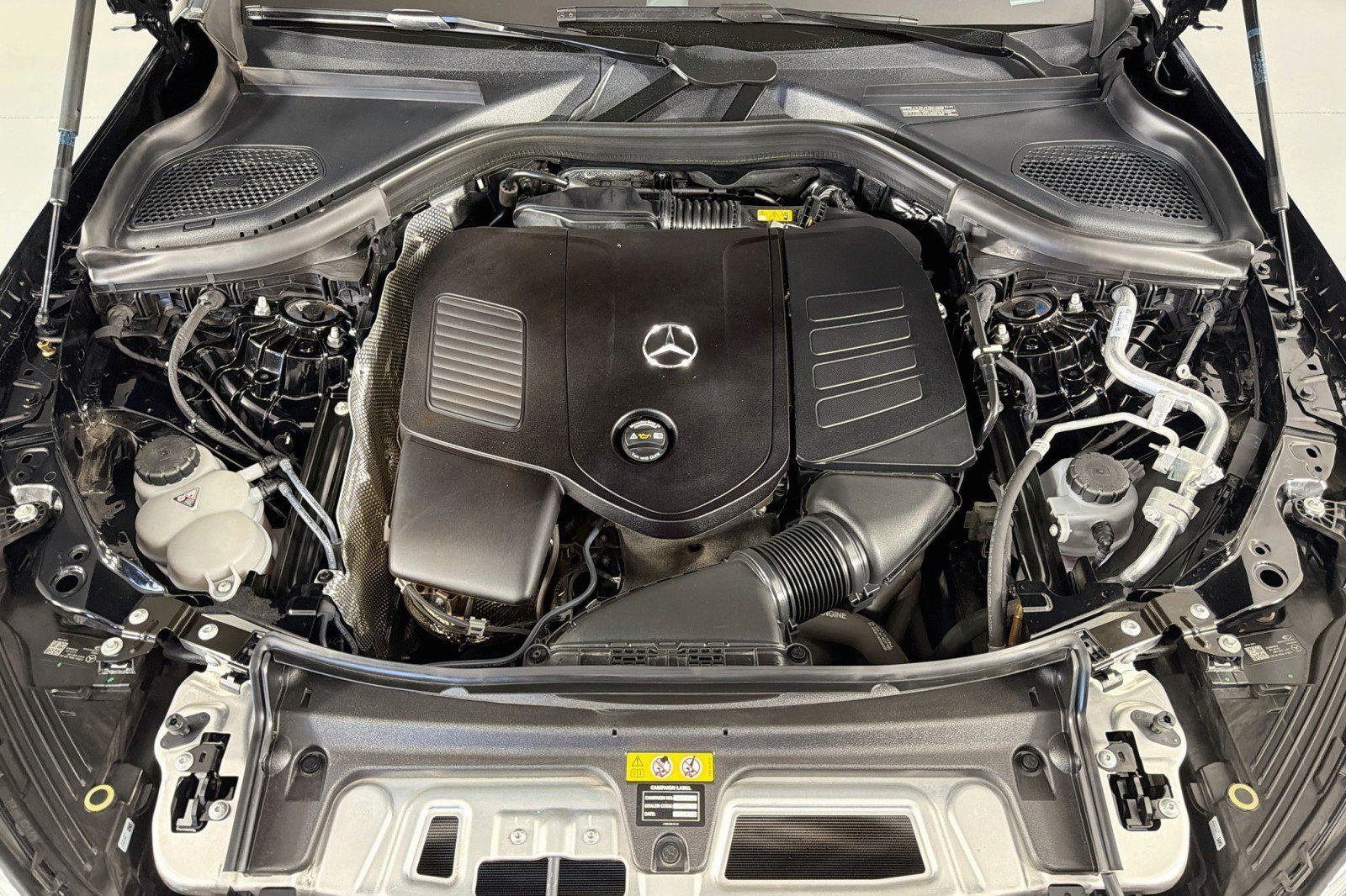 Used 2024 Mercedes-Benz GLC 300 4MATIC image 11