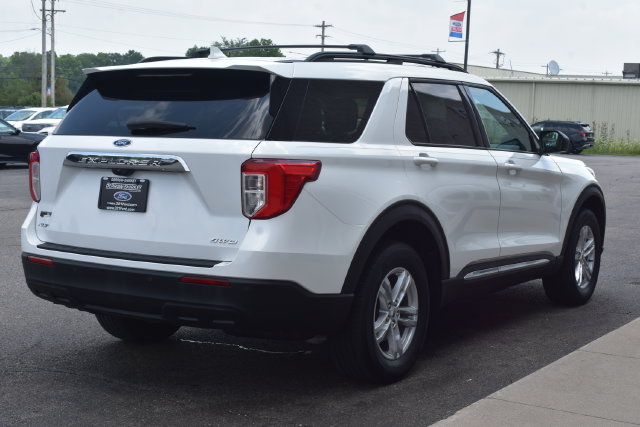 Used 2023 Ford Explorer XLT AWD/4WD image 9