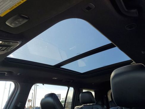 Used 2024 Jeep Grand Cherokee L Limited w/ Luxury Tech Group II image 36