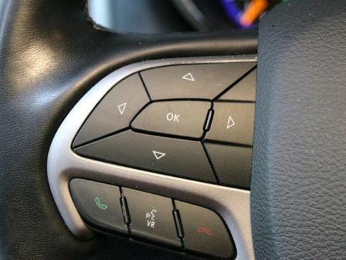 Used 2021 Jeep Grand Cherokee Altitude AWD/4WD image 21