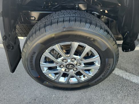 Used 2024 Toyota Tacoma Limited w/ Limited Package (LT) AWD/4WD image 8