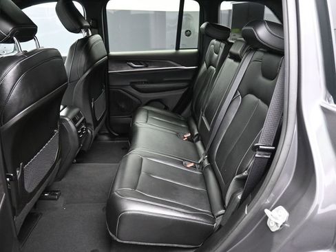 Used 2025 Jeep Grand Cherokee Limited image 21