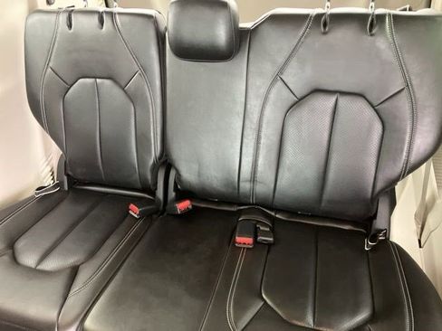 Used 2023 Chrysler Pacifica Touring-L AWD/4WD image 21