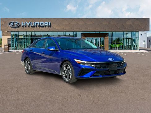 New 2025 Hyundai Elantra Limited FWD image 11