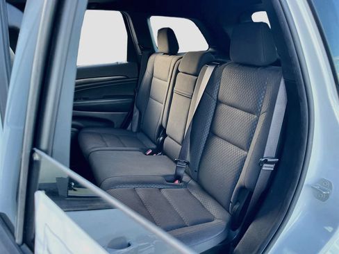 Used 2019 Jeep Grand Cherokee Laredo AWD/4WD image 24