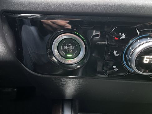 Used 2022 GMC Sierra 1500 SLT w/ SLT Convenience Package image 17