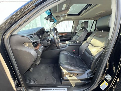 Used 2018 Cadillac Escalade Luxury image 11