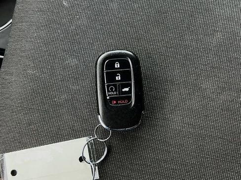 Used 2025 Honda Pilot Sport image 33