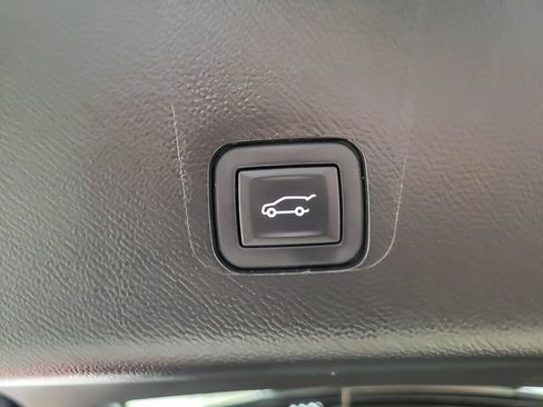 Used 2023 Chevrolet Traverse RS AWD/4WD image 22