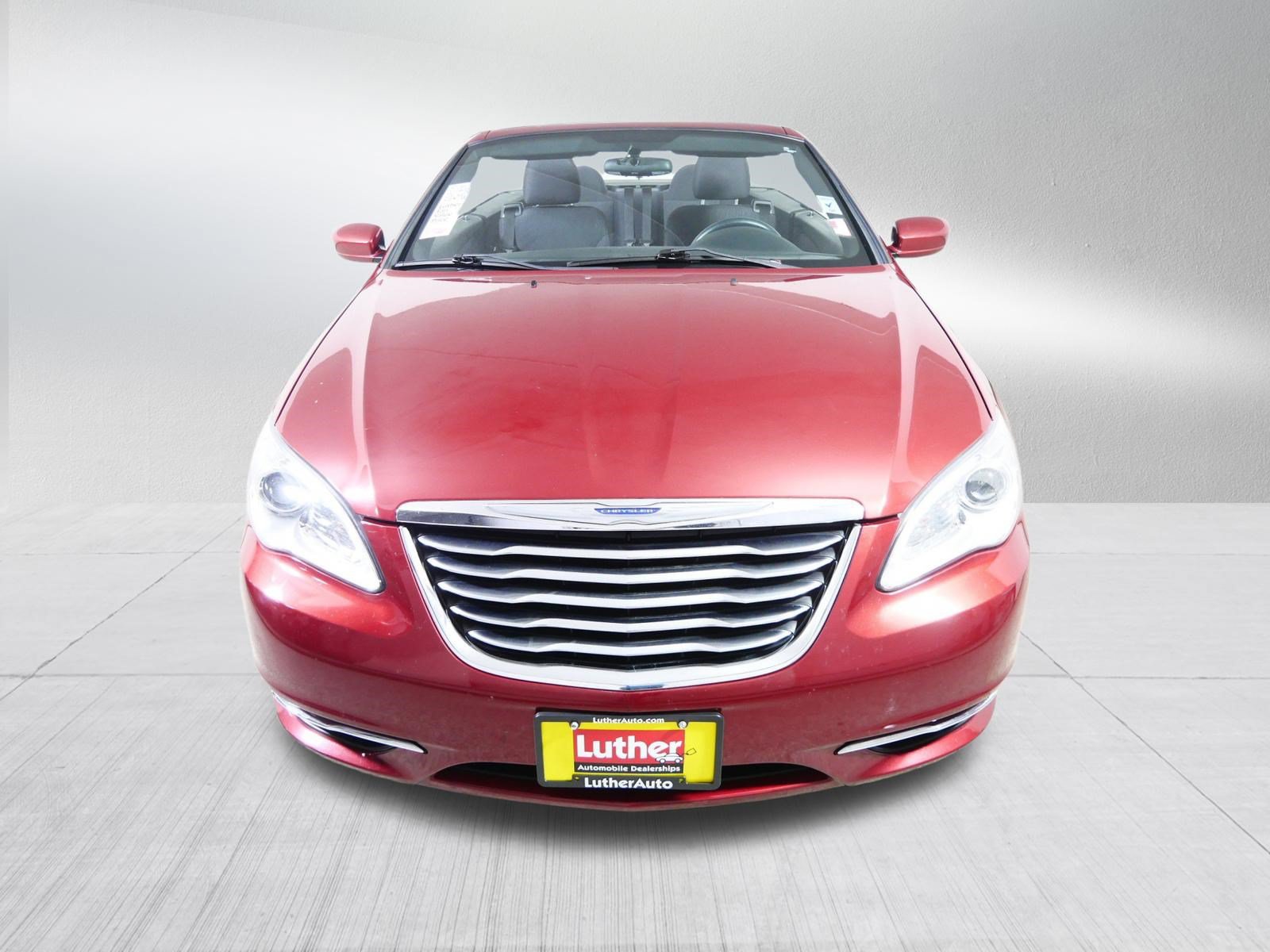 Used 2012 Chrysler 200 Touring FWD image 2