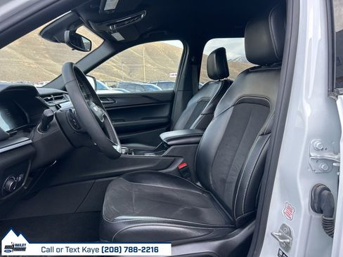 Used 2024 Jeep Grand Cherokee L Laredo image 19