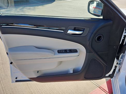 Used 2023 Chrysler 300 Touring image 11