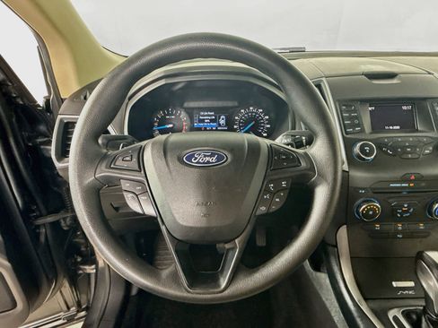 Used 2017 Ford Edge SE FWD image 11