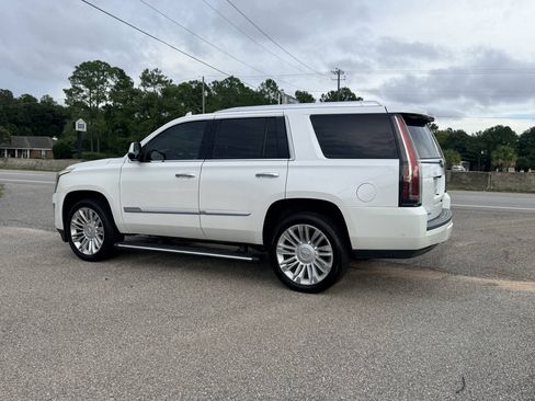Used 2019 Cadillac Escalade Platinum RWD image 3