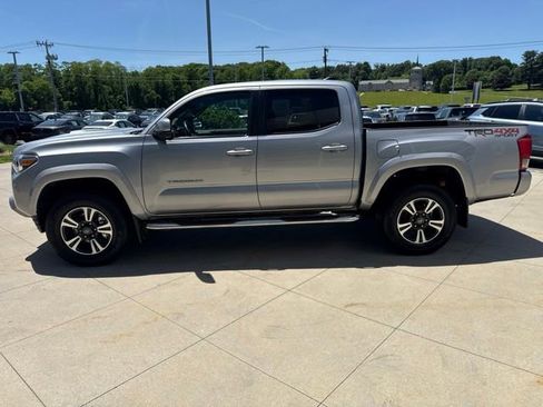 Used 2016 Toyota Tacoma TRD Sport w/ Towing Package AWD/4WD image 4