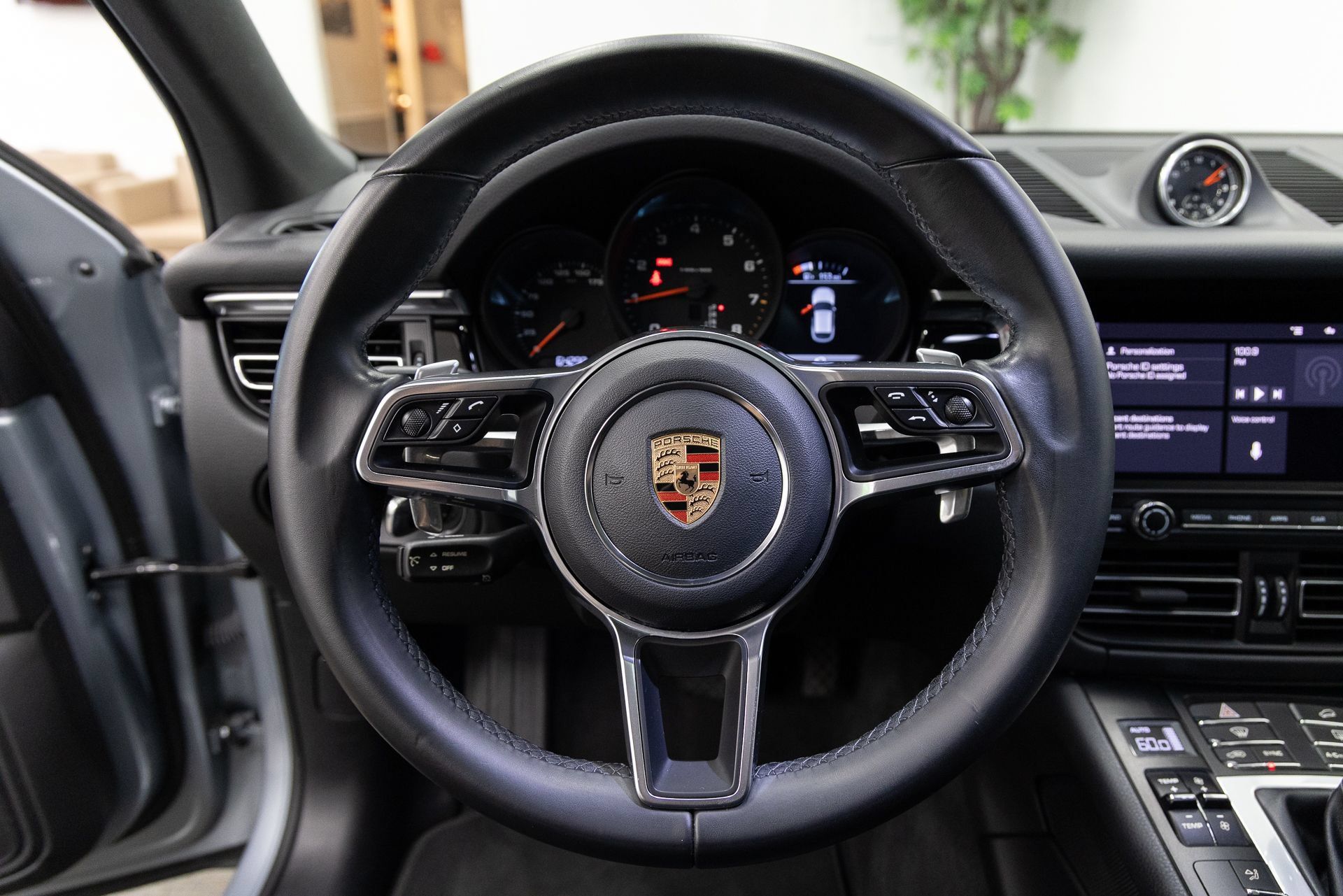 Used 2020 Porsche Macan AWD/4WD image 16