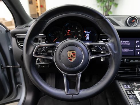 Used 2020 Porsche Macan AWD/4WD image 16