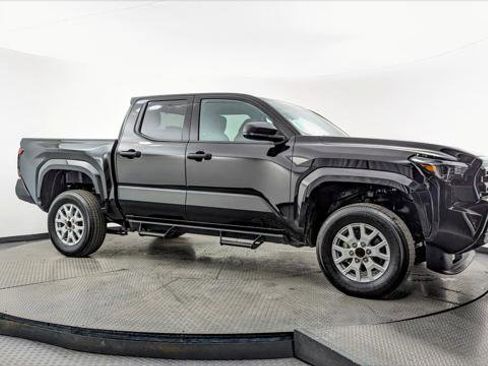 Used 2025 Toyota Tacoma SR image 11