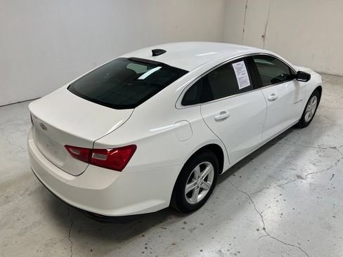 Used 2025 Chevrolet Malibu LS FWD image 3