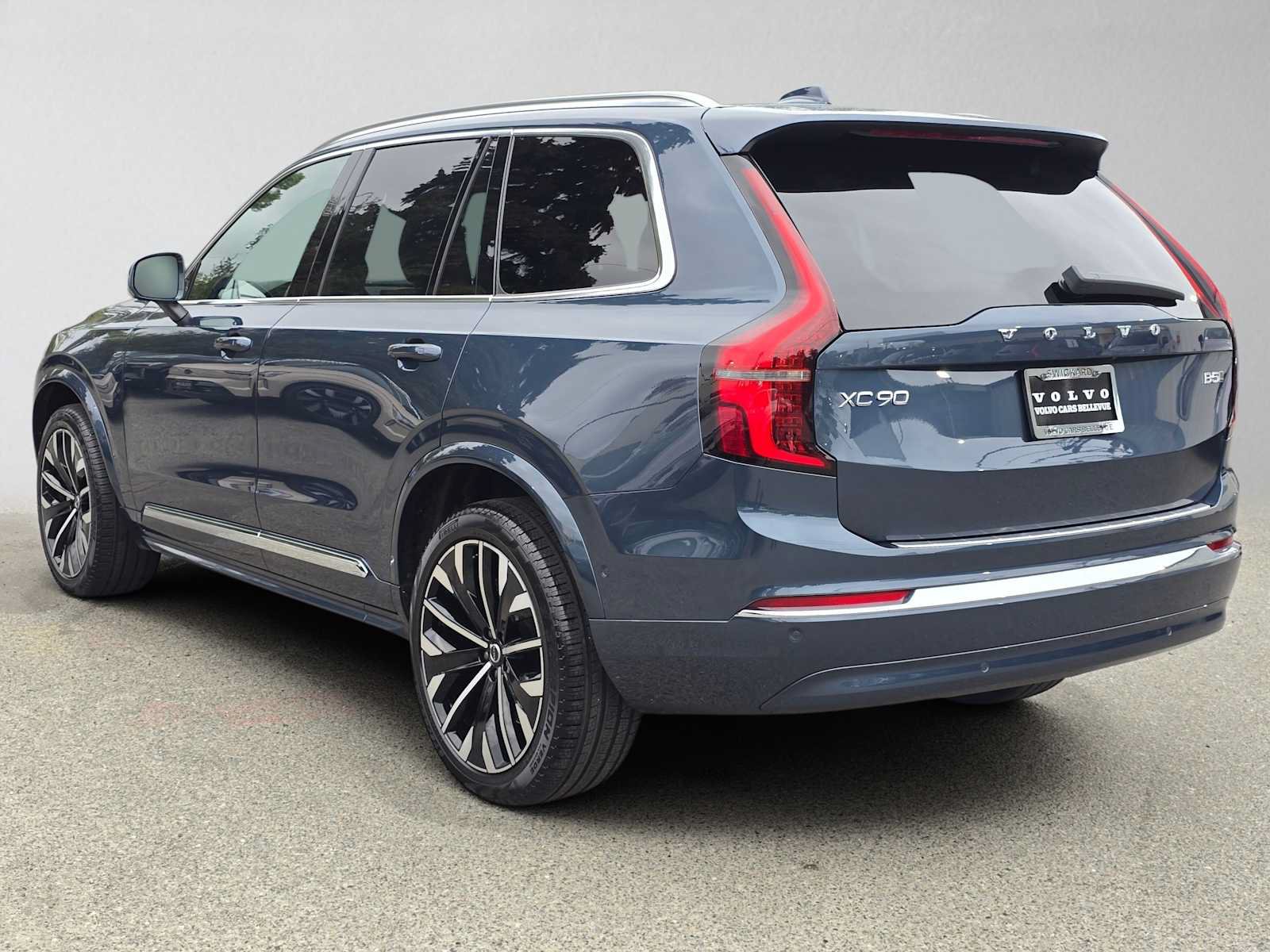 Used 2026 Volvo XC90 B5 Plus w/ Protection Package AWD/4WD image 5